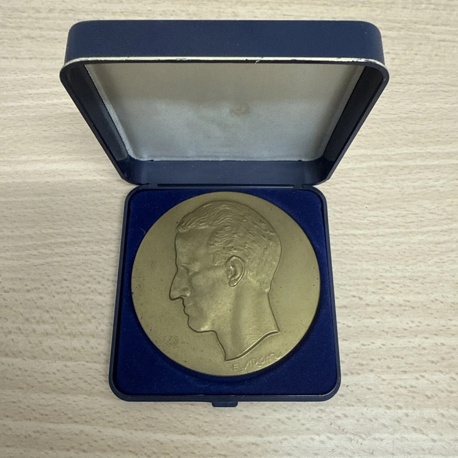 Médaille Baudouin Roi Des Belges Graveur Eyrom