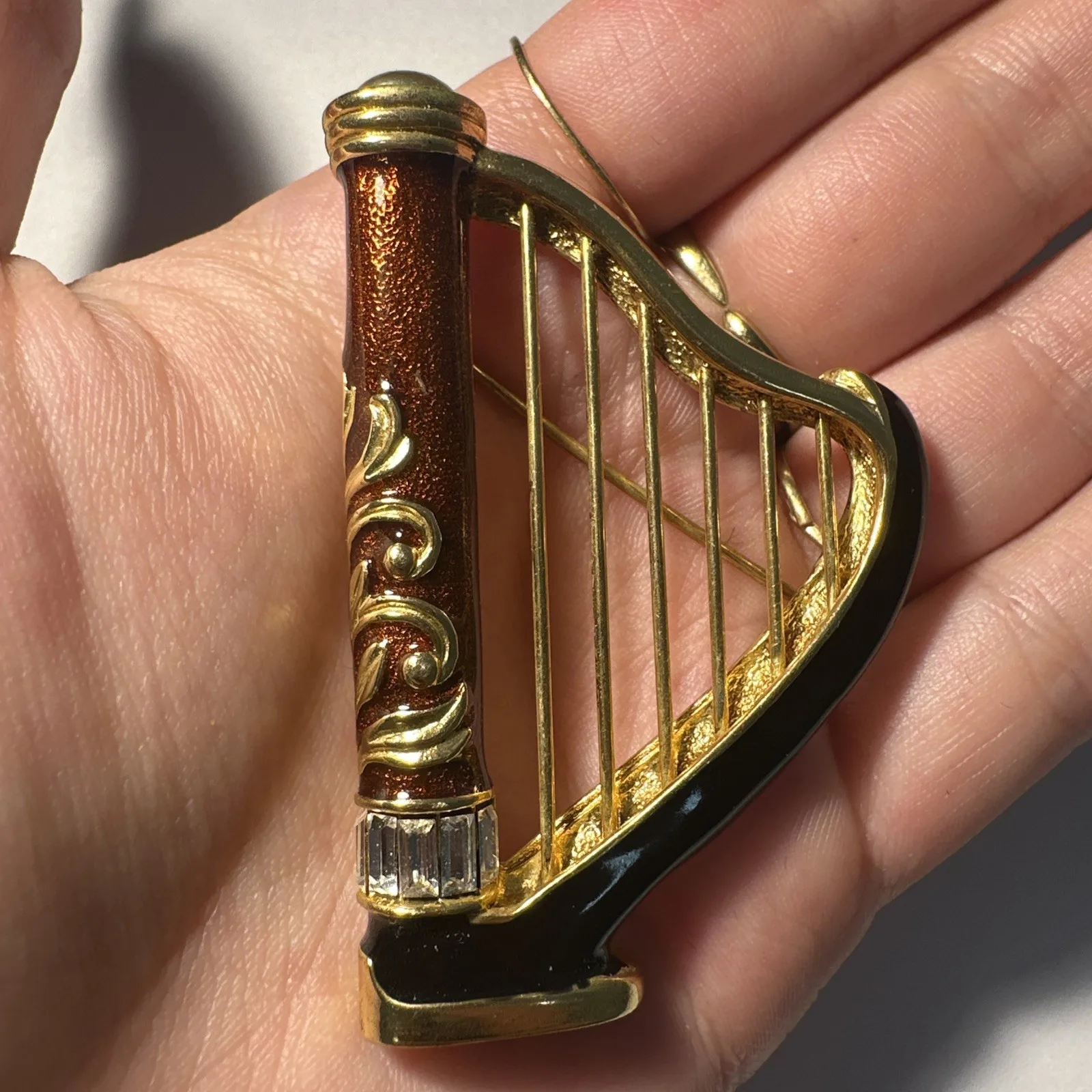 Broche, Harpe Dorée / Bronze / Noire Bijoux Fantaisie